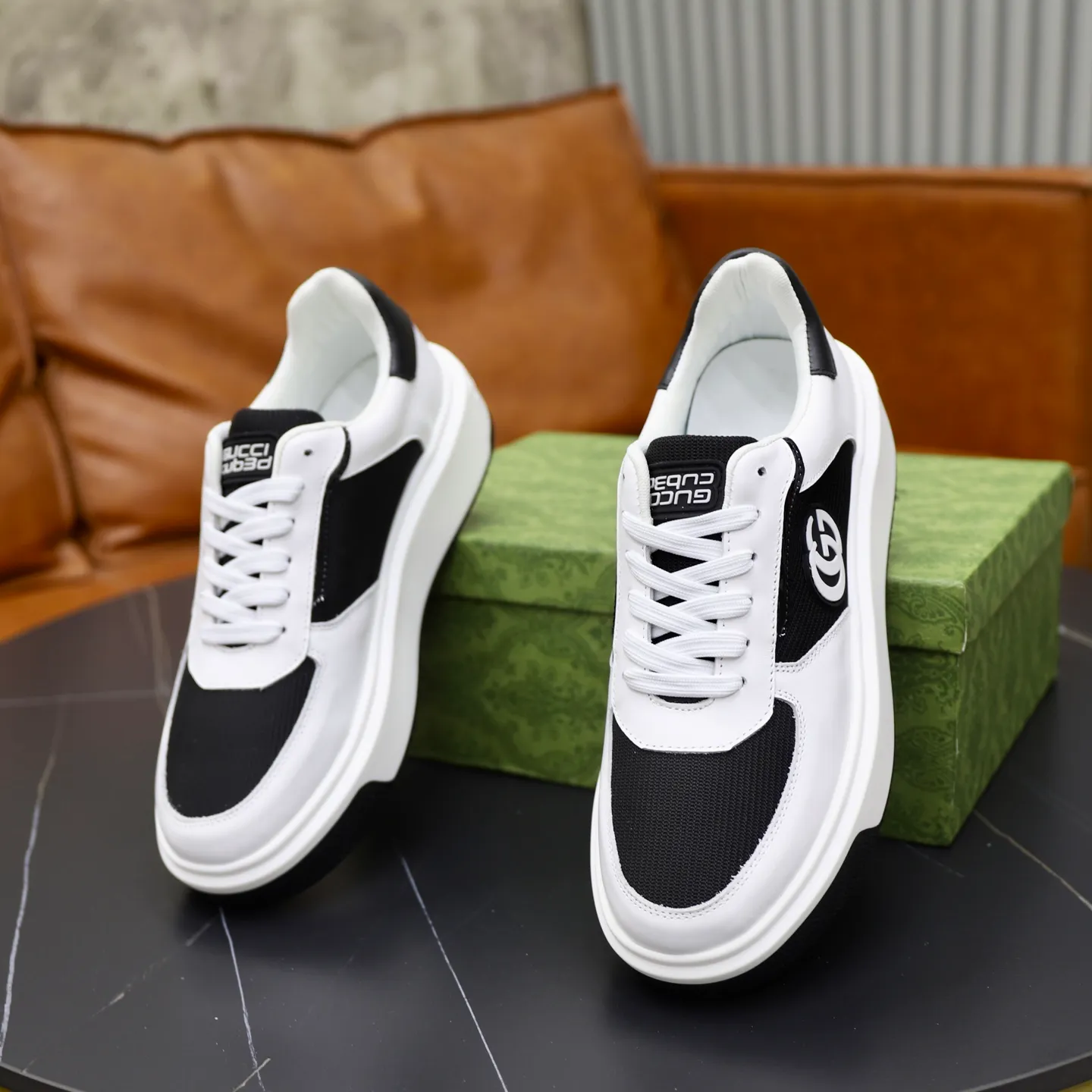 Ex-factory price: 462💰🙅‍♂️🙅‍♂️🙅‍♂️ Brand: GUCCI Standard code: 38-44 (45 customized) Grade: Same as the official website Material: Original material splicing Comfortable and breathable lining Lightweight and wear-resistant sports outsole Style category: Men's fashionable casual shoes Running sneakers Distinguished luxury brand elements Top luxury Color: actual picture color